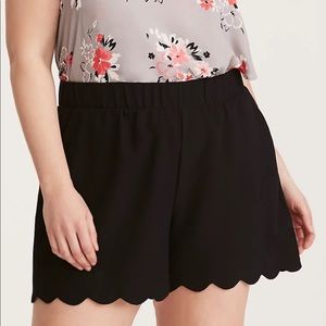 22 scallop shorts Torrid